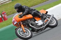 Mallory-park-Leicestershire;Mallory-park-photographs;Motorcycle-action-photographs;classic-bikes;event-digital-images;eventdigitalimages;mallory-park;no-limits-trackday;peter-wileman-photography;vintage-bikes;vintage-motorcycles;vmcc-festival-1000-bikes