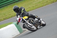 Mallory-park-Leicestershire;Mallory-park-photographs;Motorcycle-action-photographs;classic-bikes;event-digital-images;eventdigitalimages;mallory-park;no-limits-trackday;peter-wileman-photography;vintage-bikes;vintage-motorcycles;vmcc-festival-1000-bikes