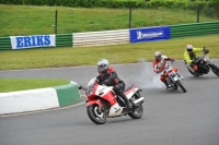 Mallory-park-Leicestershire;Mallory-park-photographs;Motorcycle-action-photographs;classic-bikes;event-digital-images;eventdigitalimages;mallory-park;no-limits-trackday;peter-wileman-photography;vintage-bikes;vintage-motorcycles;vmcc-festival-1000-bikes