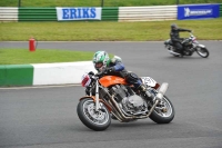 Mallory-park-Leicestershire;Mallory-park-photographs;Motorcycle-action-photographs;classic-bikes;event-digital-images;eventdigitalimages;mallory-park;no-limits-trackday;peter-wileman-photography;vintage-bikes;vintage-motorcycles;vmcc-festival-1000-bikes