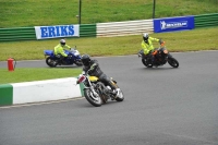 Mallory-park-Leicestershire;Mallory-park-photographs;Motorcycle-action-photographs;classic-bikes;event-digital-images;eventdigitalimages;mallory-park;no-limits-trackday;peter-wileman-photography;vintage-bikes;vintage-motorcycles;vmcc-festival-1000-bikes