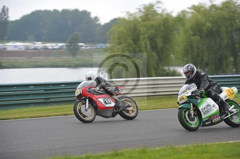 Mallory park Leicestershire;Mallory park photographs;Motorcycle action photographs;classic bikes;event digital images;eventdigitalimages;mallory park;no limits trackday;peter wileman photography;vintage bikes;vintage motorcycles;vmcc festival 1000 bikes