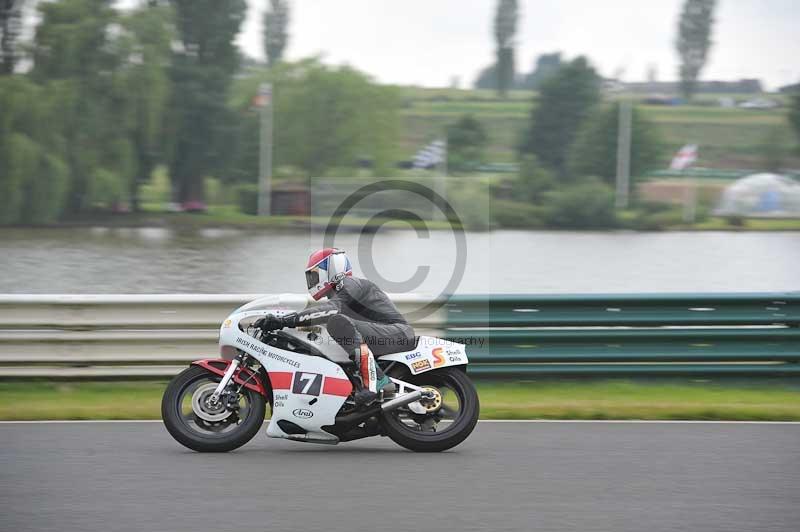 Mallory park Leicestershire;Mallory park photographs;Motorcycle action photographs;classic bikes;event digital images;eventdigitalimages;mallory park;no limits trackday;peter wileman photography;vintage bikes;vintage motorcycles;vmcc festival 1000 bikes