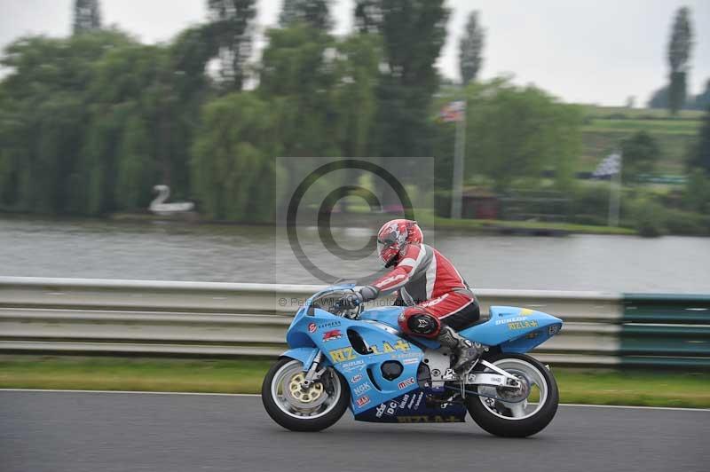 Mallory park Leicestershire;Mallory park photographs;Motorcycle action photographs;classic bikes;event digital images;eventdigitalimages;mallory park;no limits trackday;peter wileman photography;vintage bikes;vintage motorcycles;vmcc festival 1000 bikes