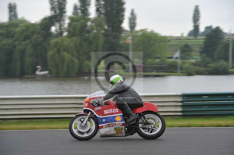 Mallory park Leicestershire;Mallory park photographs;Motorcycle action photographs;classic bikes;event digital images;eventdigitalimages;mallory park;no limits trackday;peter wileman photography;vintage bikes;vintage motorcycles;vmcc festival 1000 bikes