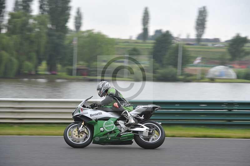 Mallory park Leicestershire;Mallory park photographs;Motorcycle action photographs;classic bikes;event digital images;eventdigitalimages;mallory park;no limits trackday;peter wileman photography;vintage bikes;vintage motorcycles;vmcc festival 1000 bikes