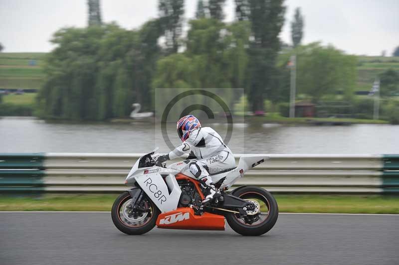 Mallory park Leicestershire;Mallory park photographs;Motorcycle action photographs;classic bikes;event digital images;eventdigitalimages;mallory park;no limits trackday;peter wileman photography;vintage bikes;vintage motorcycles;vmcc festival 1000 bikes