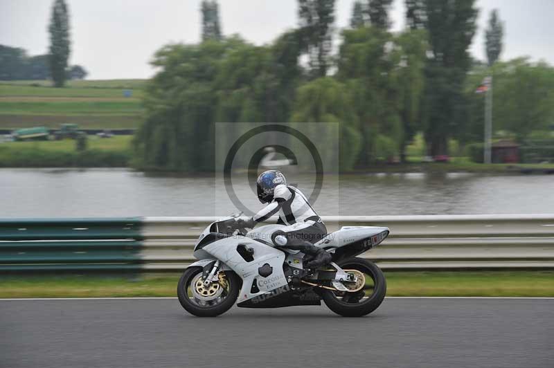 Mallory park Leicestershire;Mallory park photographs;Motorcycle action photographs;classic bikes;event digital images;eventdigitalimages;mallory park;no limits trackday;peter wileman photography;vintage bikes;vintage motorcycles;vmcc festival 1000 bikes