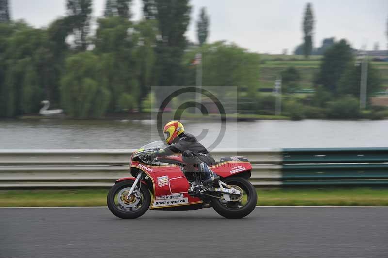 Mallory park Leicestershire;Mallory park photographs;Motorcycle action photographs;classic bikes;event digital images;eventdigitalimages;mallory park;no limits trackday;peter wileman photography;vintage bikes;vintage motorcycles;vmcc festival 1000 bikes