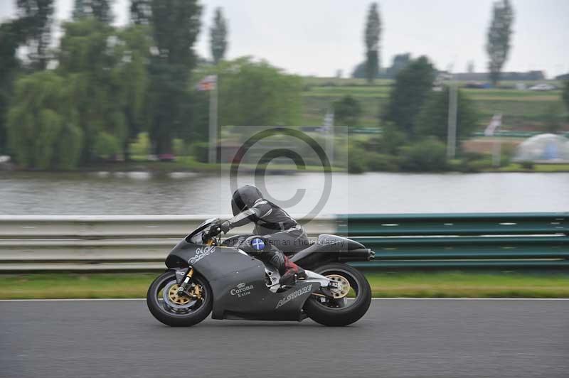 Mallory park Leicestershire;Mallory park photographs;Motorcycle action photographs;classic bikes;event digital images;eventdigitalimages;mallory park;no limits trackday;peter wileman photography;vintage bikes;vintage motorcycles;vmcc festival 1000 bikes