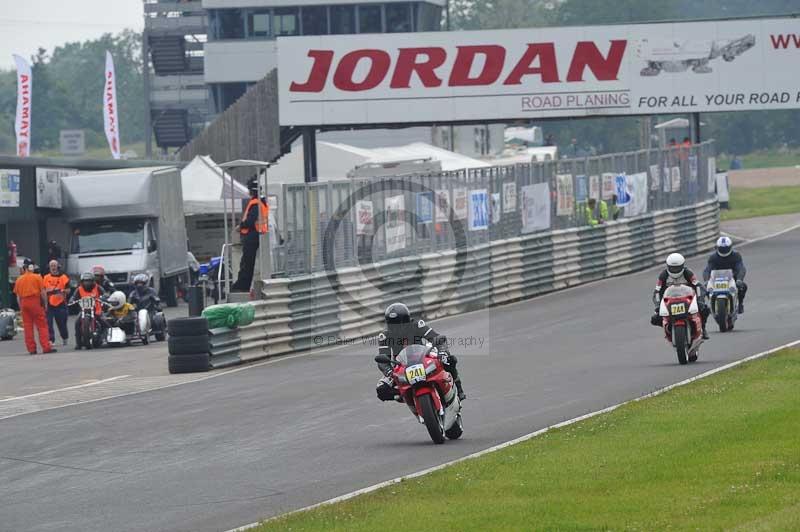 Mallory park Leicestershire;Mallory park photographs;Motorcycle action photographs;classic bikes;event digital images;eventdigitalimages;mallory park;no limits trackday;peter wileman photography;vintage bikes;vintage motorcycles;vmcc festival 1000 bikes