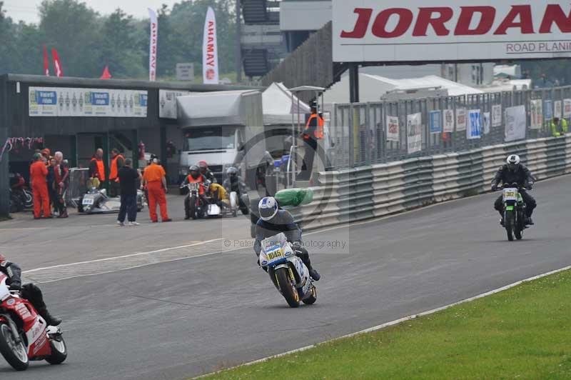 Mallory park Leicestershire;Mallory park photographs;Motorcycle action photographs;classic bikes;event digital images;eventdigitalimages;mallory park;no limits trackday;peter wileman photography;vintage bikes;vintage motorcycles;vmcc festival 1000 bikes