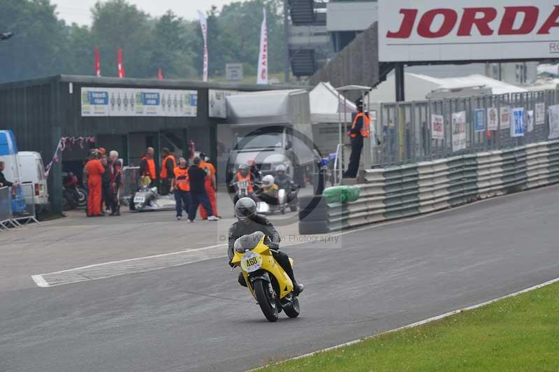 Mallory park Leicestershire;Mallory park photographs;Motorcycle action photographs;classic bikes;event digital images;eventdigitalimages;mallory park;no limits trackday;peter wileman photography;vintage bikes;vintage motorcycles;vmcc festival 1000 bikes