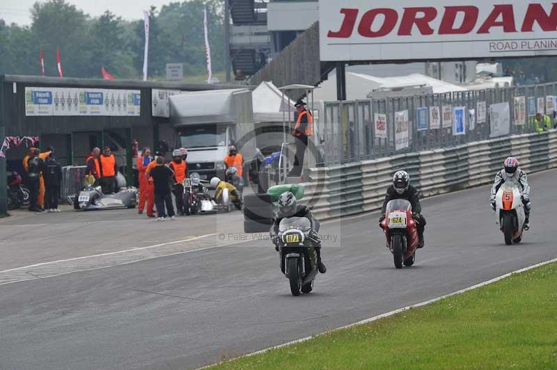 Mallory park Leicestershire;Mallory park photographs;Motorcycle action photographs;classic bikes;event digital images;eventdigitalimages;mallory park;no limits trackday;peter wileman photography;vintage bikes;vintage motorcycles;vmcc festival 1000 bikes