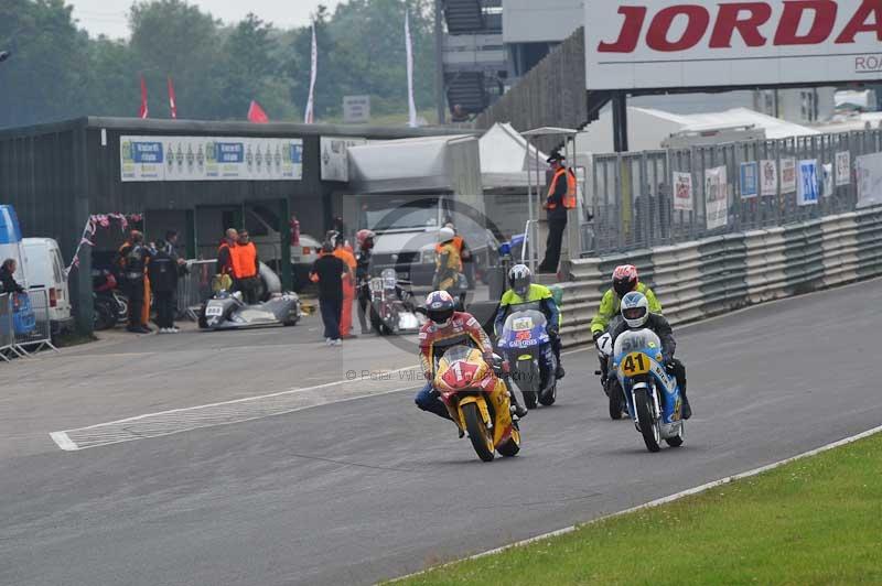 Mallory park Leicestershire;Mallory park photographs;Motorcycle action photographs;classic bikes;event digital images;eventdigitalimages;mallory park;no limits trackday;peter wileman photography;vintage bikes;vintage motorcycles;vmcc festival 1000 bikes