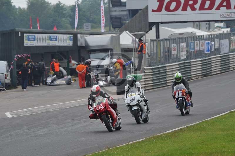 Mallory park Leicestershire;Mallory park photographs;Motorcycle action photographs;classic bikes;event digital images;eventdigitalimages;mallory park;no limits trackday;peter wileman photography;vintage bikes;vintage motorcycles;vmcc festival 1000 bikes