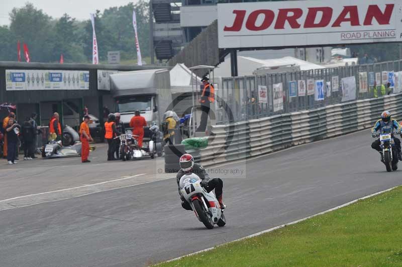 Mallory park Leicestershire;Mallory park photographs;Motorcycle action photographs;classic bikes;event digital images;eventdigitalimages;mallory park;no limits trackday;peter wileman photography;vintage bikes;vintage motorcycles;vmcc festival 1000 bikes