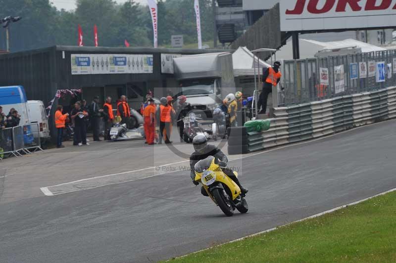 Mallory park Leicestershire;Mallory park photographs;Motorcycle action photographs;classic bikes;event digital images;eventdigitalimages;mallory park;no limits trackday;peter wileman photography;vintage bikes;vintage motorcycles;vmcc festival 1000 bikes