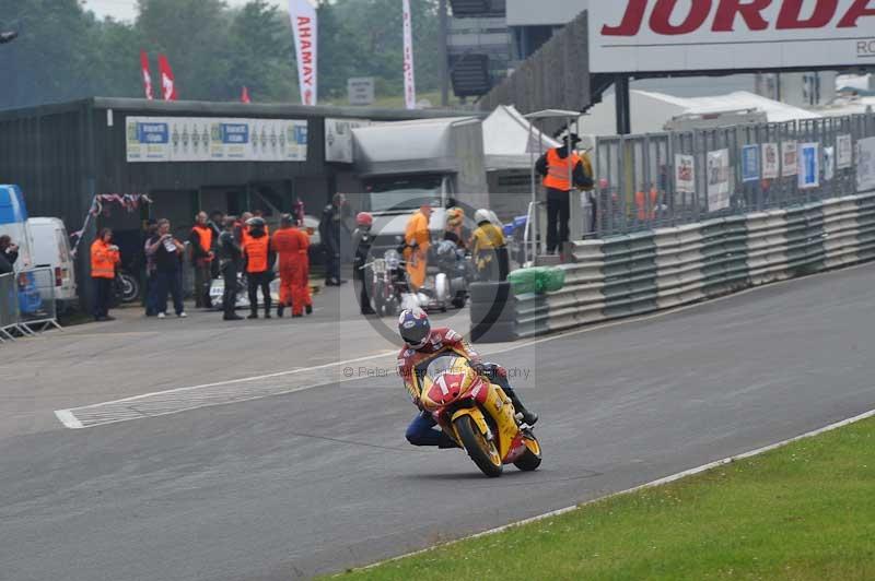 Mallory park Leicestershire;Mallory park photographs;Motorcycle action photographs;classic bikes;event digital images;eventdigitalimages;mallory park;no limits trackday;peter wileman photography;vintage bikes;vintage motorcycles;vmcc festival 1000 bikes