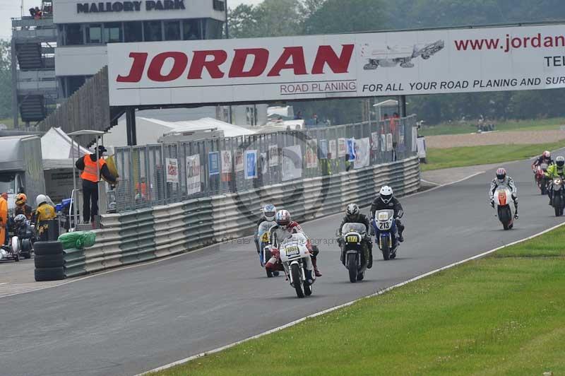 Mallory park Leicestershire;Mallory park photographs;Motorcycle action photographs;classic bikes;event digital images;eventdigitalimages;mallory park;no limits trackday;peter wileman photography;vintage bikes;vintage motorcycles;vmcc festival 1000 bikes