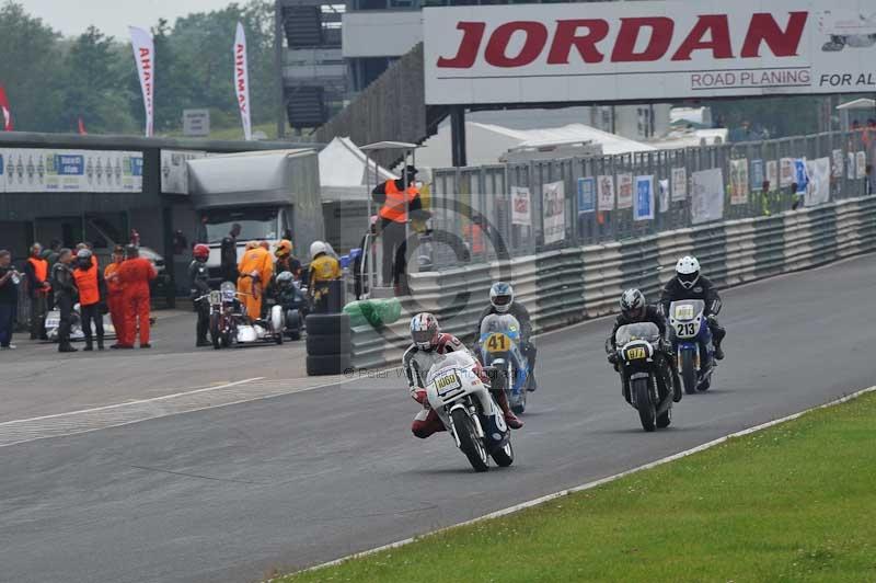 Mallory park Leicestershire;Mallory park photographs;Motorcycle action photographs;classic bikes;event digital images;eventdigitalimages;mallory park;no limits trackday;peter wileman photography;vintage bikes;vintage motorcycles;vmcc festival 1000 bikes