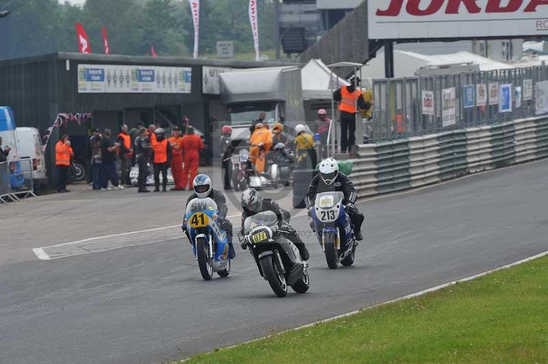 Mallory park Leicestershire;Mallory park photographs;Motorcycle action photographs;classic bikes;event digital images;eventdigitalimages;mallory park;no limits trackday;peter wileman photography;vintage bikes;vintage motorcycles;vmcc festival 1000 bikes