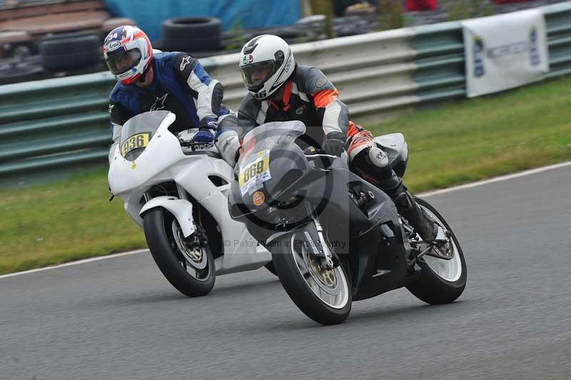 Mallory park Leicestershire;Mallory park photographs;Motorcycle action photographs;classic bikes;event digital images;eventdigitalimages;mallory park;no limits trackday;peter wileman photography;vintage bikes;vintage motorcycles;vmcc festival 1000 bikes