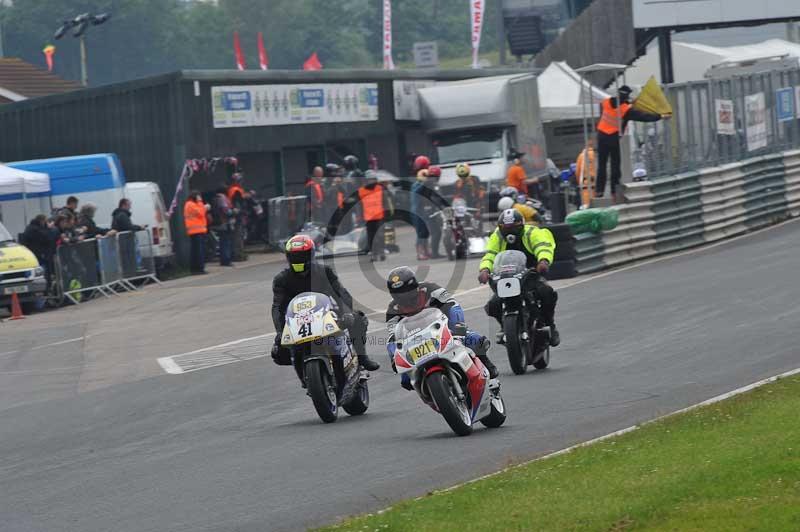 Mallory park Leicestershire;Mallory park photographs;Motorcycle action photographs;classic bikes;event digital images;eventdigitalimages;mallory park;no limits trackday;peter wileman photography;vintage bikes;vintage motorcycles;vmcc festival 1000 bikes