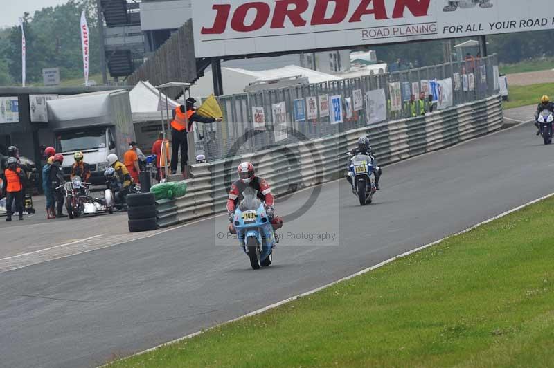 Mallory park Leicestershire;Mallory park photographs;Motorcycle action photographs;classic bikes;event digital images;eventdigitalimages;mallory park;no limits trackday;peter wileman photography;vintage bikes;vintage motorcycles;vmcc festival 1000 bikes