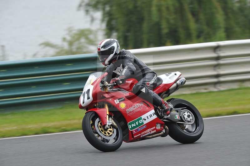 Mallory park Leicestershire;Mallory park photographs;Motorcycle action photographs;classic bikes;event digital images;eventdigitalimages;mallory park;no limits trackday;peter wileman photography;vintage bikes;vintage motorcycles;vmcc festival 1000 bikes