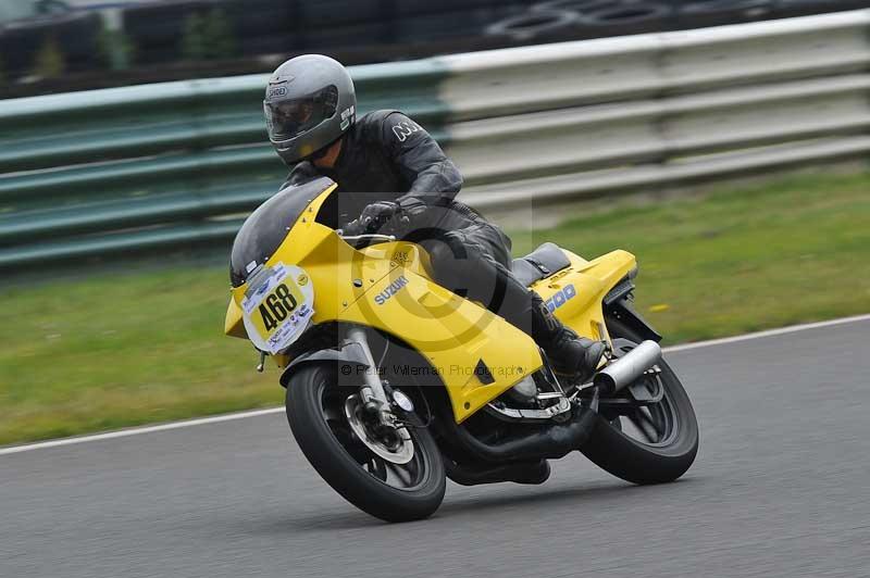 Mallory park Leicestershire;Mallory park photographs;Motorcycle action photographs;classic bikes;event digital images;eventdigitalimages;mallory park;no limits trackday;peter wileman photography;vintage bikes;vintage motorcycles;vmcc festival 1000 bikes