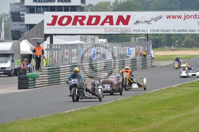 Mallory park Leicestershire;Mallory park photographs;Motorcycle action photographs;classic bikes;event digital images;eventdigitalimages;mallory park;no limits trackday;peter wileman photography;vintage bikes;vintage motorcycles;vmcc festival 1000 bikes