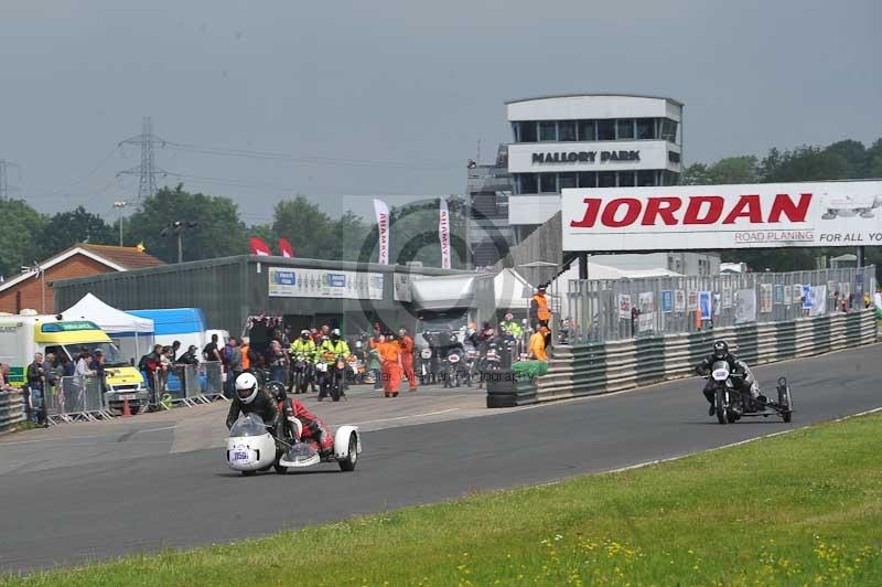 Mallory park Leicestershire;Mallory park photographs;Motorcycle action photographs;classic bikes;event digital images;eventdigitalimages;mallory park;no limits trackday;peter wileman photography;vintage bikes;vintage motorcycles;vmcc festival 1000 bikes