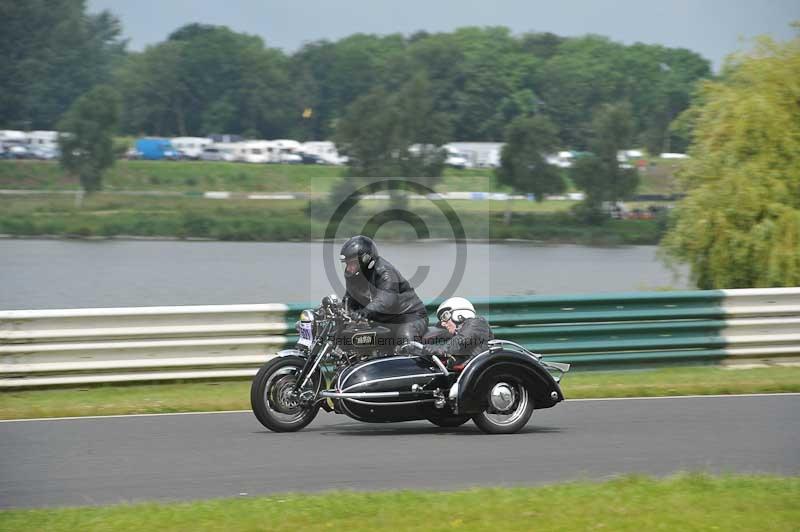 Mallory park Leicestershire;Mallory park photographs;Motorcycle action photographs;classic bikes;event digital images;eventdigitalimages;mallory park;no limits trackday;peter wileman photography;vintage bikes;vintage motorcycles;vmcc festival 1000 bikes