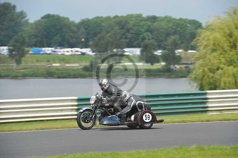 Mallory park Leicestershire;Mallory park photographs;Motorcycle action photographs;classic bikes;event digital images;eventdigitalimages;mallory park;no limits trackday;peter wileman photography;vintage bikes;vintage motorcycles;vmcc festival 1000 bikes