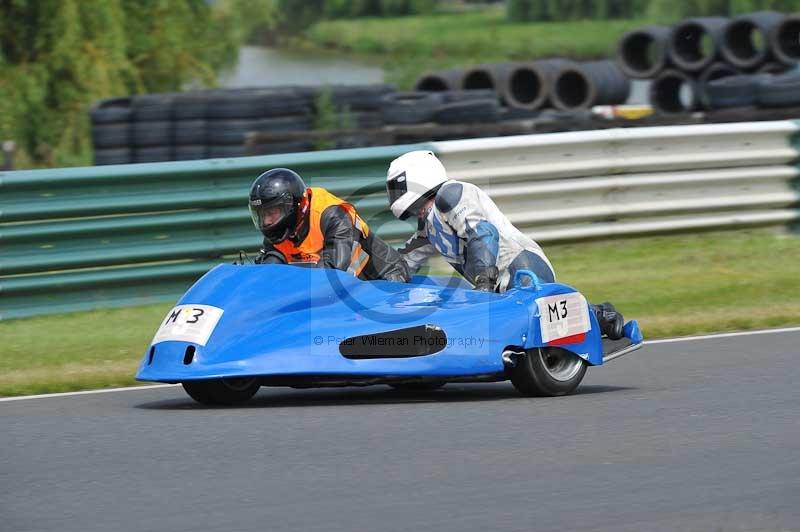 Mallory park Leicestershire;Mallory park photographs;Motorcycle action photographs;classic bikes;event digital images;eventdigitalimages;mallory park;no limits trackday;peter wileman photography;vintage bikes;vintage motorcycles;vmcc festival 1000 bikes