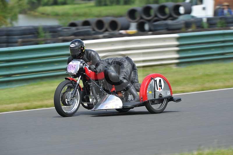 Mallory park Leicestershire;Mallory park photographs;Motorcycle action photographs;classic bikes;event digital images;eventdigitalimages;mallory park;no limits trackday;peter wileman photography;vintage bikes;vintage motorcycles;vmcc festival 1000 bikes