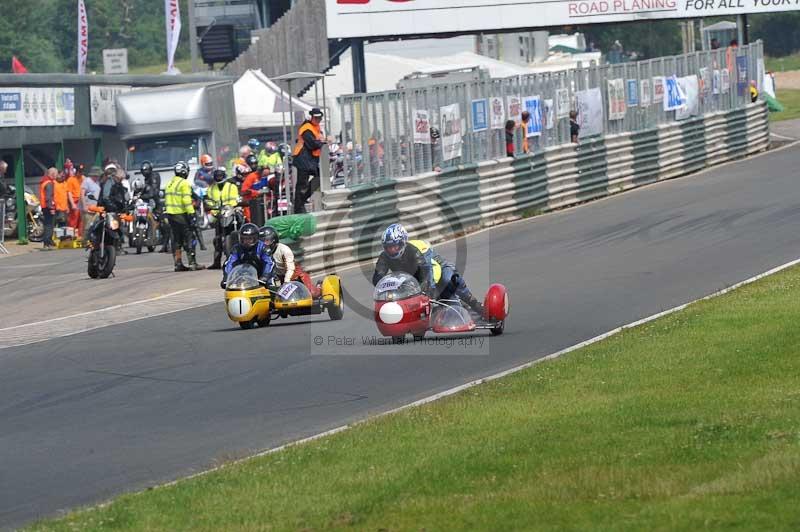 Mallory park Leicestershire;Mallory park photographs;Motorcycle action photographs;classic bikes;event digital images;eventdigitalimages;mallory park;no limits trackday;peter wileman photography;vintage bikes;vintage motorcycles;vmcc festival 1000 bikes