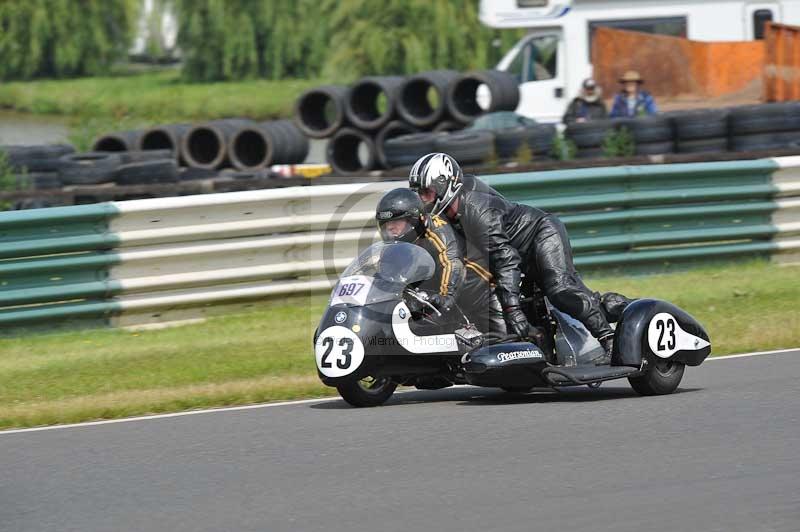 Mallory park Leicestershire;Mallory park photographs;Motorcycle action photographs;classic bikes;event digital images;eventdigitalimages;mallory park;no limits trackday;peter wileman photography;vintage bikes;vintage motorcycles;vmcc festival 1000 bikes