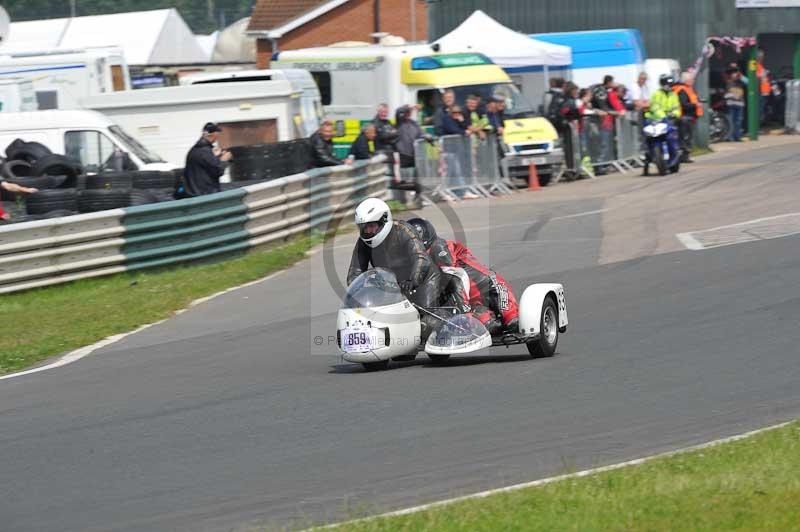 Mallory park Leicestershire;Mallory park photographs;Motorcycle action photographs;classic bikes;event digital images;eventdigitalimages;mallory park;no limits trackday;peter wileman photography;vintage bikes;vintage motorcycles;vmcc festival 1000 bikes