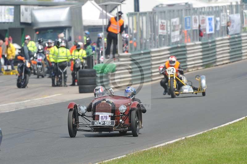 Mallory park Leicestershire;Mallory park photographs;Motorcycle action photographs;classic bikes;event digital images;eventdigitalimages;mallory park;no limits trackday;peter wileman photography;vintage bikes;vintage motorcycles;vmcc festival 1000 bikes