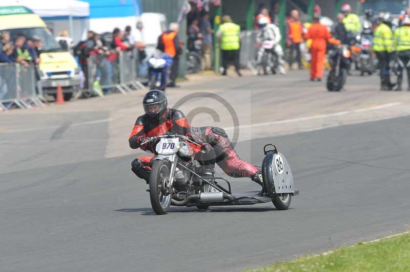 Mallory park Leicestershire;Mallory park photographs;Motorcycle action photographs;classic bikes;event digital images;eventdigitalimages;mallory park;no limits trackday;peter wileman photography;vintage bikes;vintage motorcycles;vmcc festival 1000 bikes