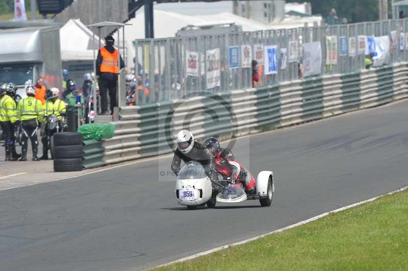 Mallory park Leicestershire;Mallory park photographs;Motorcycle action photographs;classic bikes;event digital images;eventdigitalimages;mallory park;no limits trackday;peter wileman photography;vintage bikes;vintage motorcycles;vmcc festival 1000 bikes