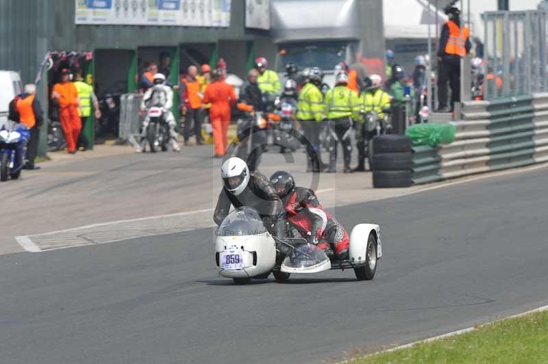 Mallory park Leicestershire;Mallory park photographs;Motorcycle action photographs;classic bikes;event digital images;eventdigitalimages;mallory park;no limits trackday;peter wileman photography;vintage bikes;vintage motorcycles;vmcc festival 1000 bikes