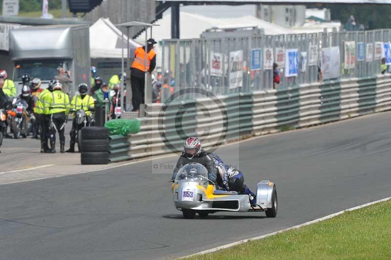 Mallory park Leicestershire;Mallory park photographs;Motorcycle action photographs;classic bikes;event digital images;eventdigitalimages;mallory park;no limits trackday;peter wileman photography;vintage bikes;vintage motorcycles;vmcc festival 1000 bikes