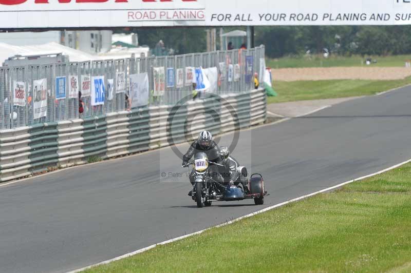 Mallory park Leicestershire;Mallory park photographs;Motorcycle action photographs;classic bikes;event digital images;eventdigitalimages;mallory park;no limits trackday;peter wileman photography;vintage bikes;vintage motorcycles;vmcc festival 1000 bikes