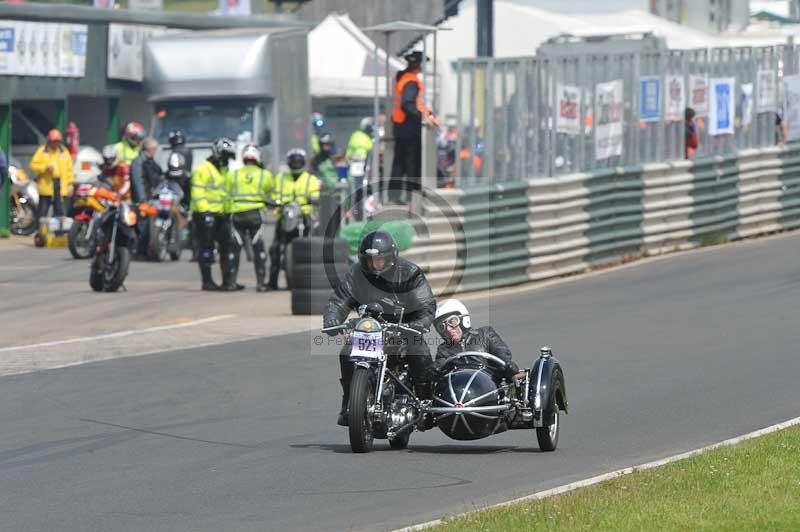 Mallory park Leicestershire;Mallory park photographs;Motorcycle action photographs;classic bikes;event digital images;eventdigitalimages;mallory park;no limits trackday;peter wileman photography;vintage bikes;vintage motorcycles;vmcc festival 1000 bikes