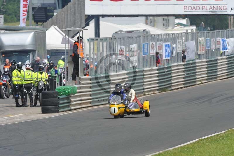 Mallory park Leicestershire;Mallory park photographs;Motorcycle action photographs;classic bikes;event digital images;eventdigitalimages;mallory park;no limits trackday;peter wileman photography;vintage bikes;vintage motorcycles;vmcc festival 1000 bikes