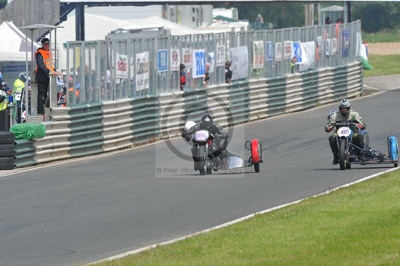 Mallory park Leicestershire;Mallory park photographs;Motorcycle action photographs;classic bikes;event digital images;eventdigitalimages;mallory park;no limits trackday;peter wileman photography;vintage bikes;vintage motorcycles;vmcc festival 1000 bikes