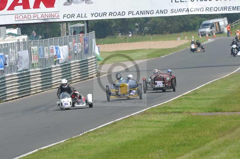 Mallory park Leicestershire;Mallory park photographs;Motorcycle action photographs;classic bikes;event digital images;eventdigitalimages;mallory park;no limits trackday;peter wileman photography;vintage bikes;vintage motorcycles;vmcc festival 1000 bikes